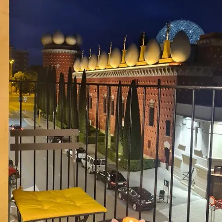 Enfrente Del Museo Dali Appartement